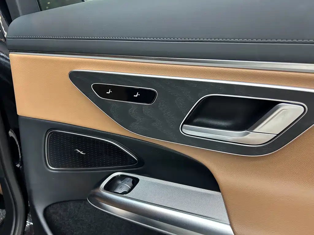 Mercedes-Benz E-Class — миниатюра 13