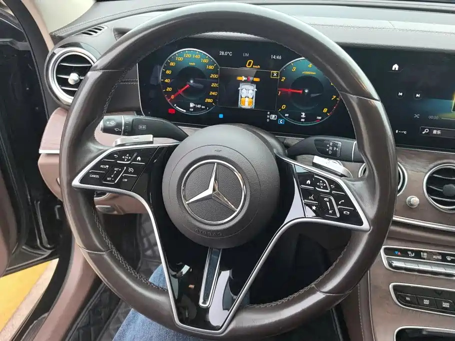 Mercedes-Benz E-Class — миниатюра 15