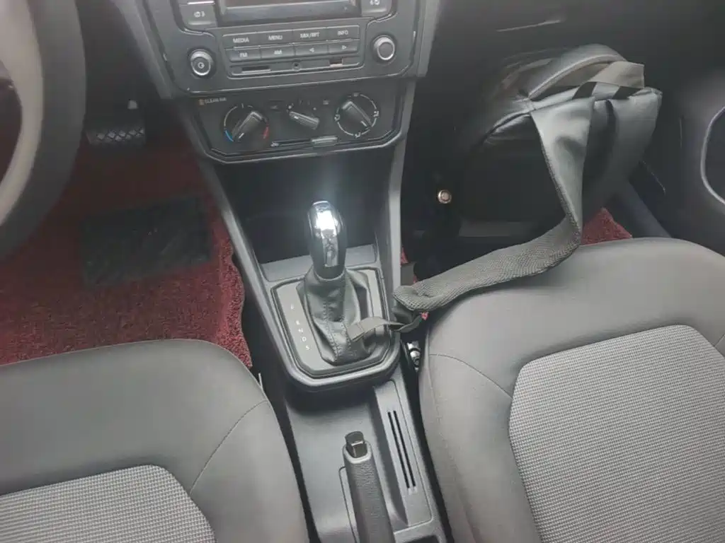 Volkswagen Jetta — миниатюра 14