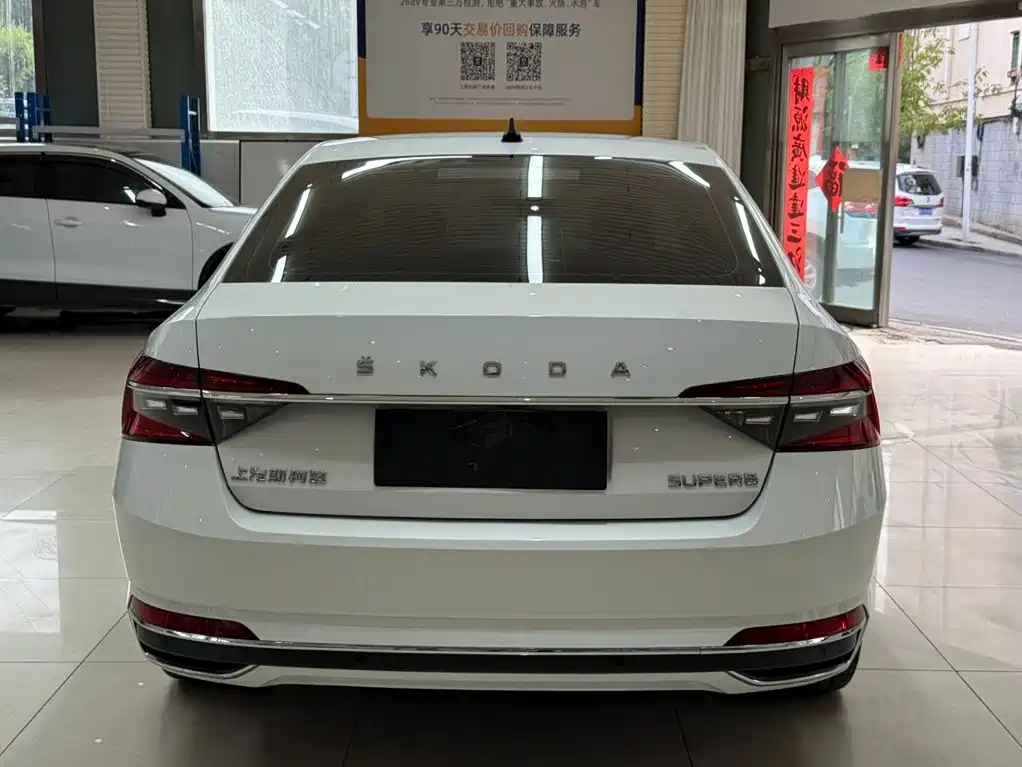 Skoda Superb — миниатюра 5
