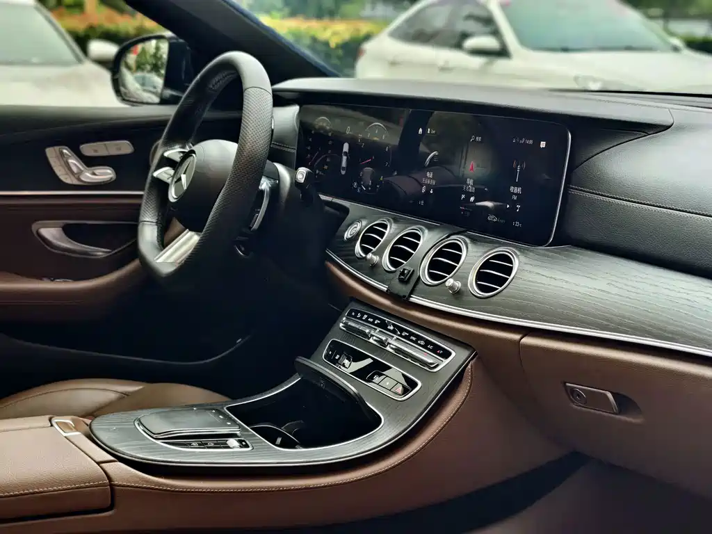 Mercedes-Benz E-Class — миниатюра 9