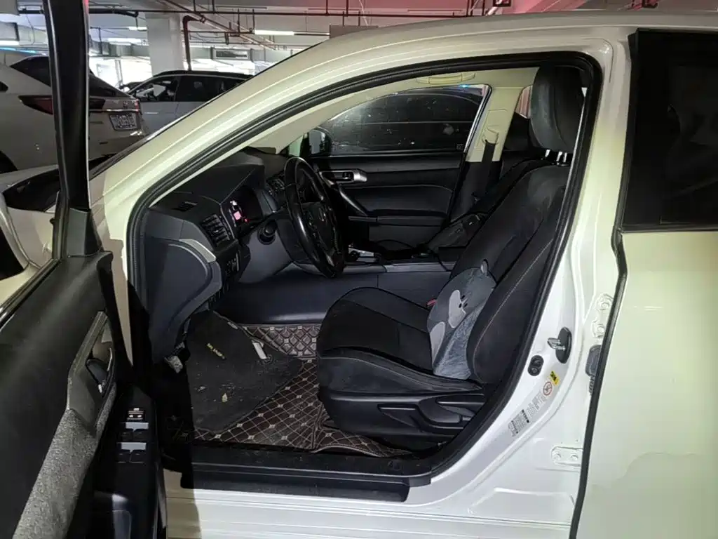 Lexus CT — миниатюра 16