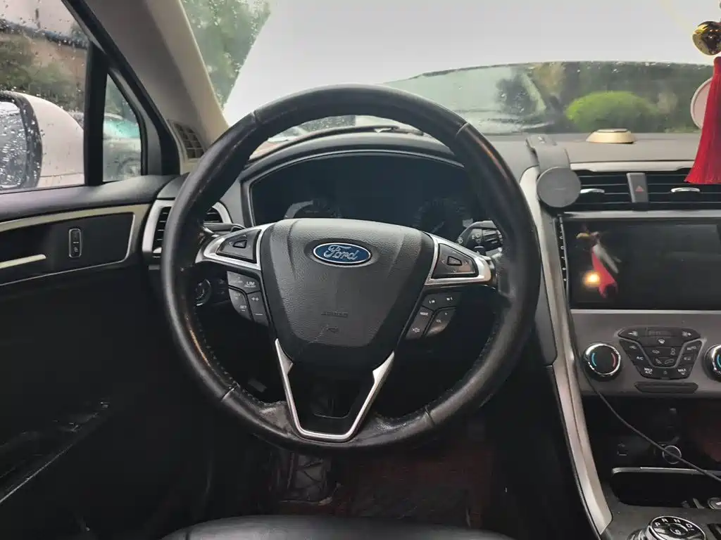 Ford Mondeo — миниатюра 6