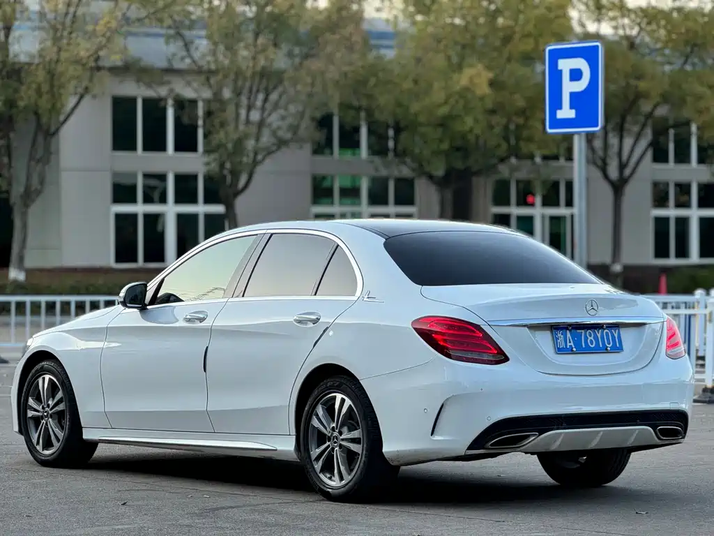 Mercedes-Benz C-Class — миниатюра 3