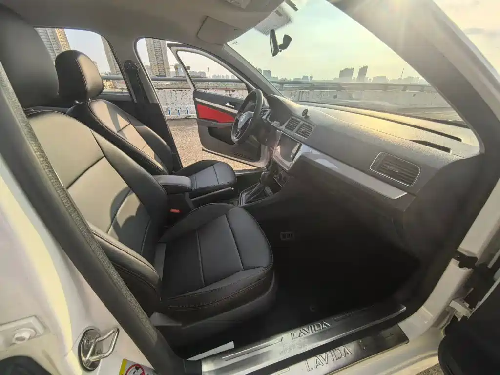 Volkswagen Lavida — миниатюра 7