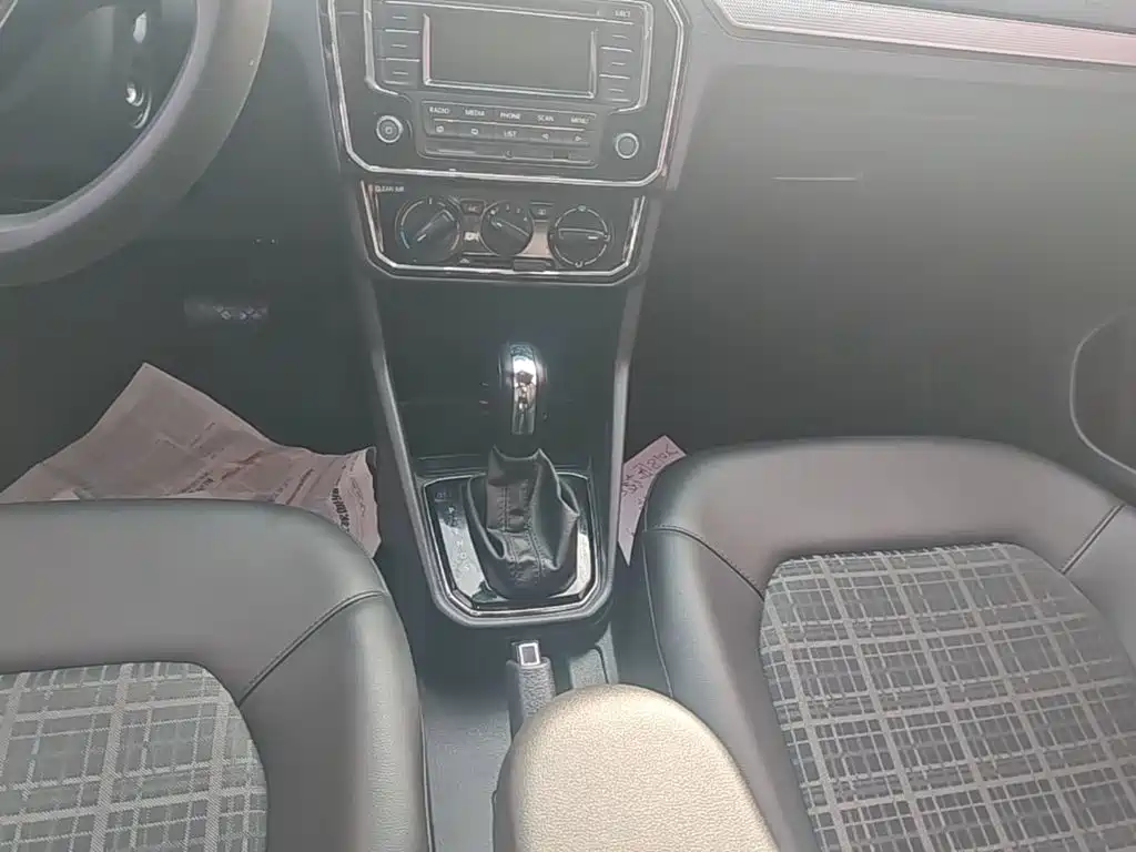 Volkswagen Jetta — миниатюра 14