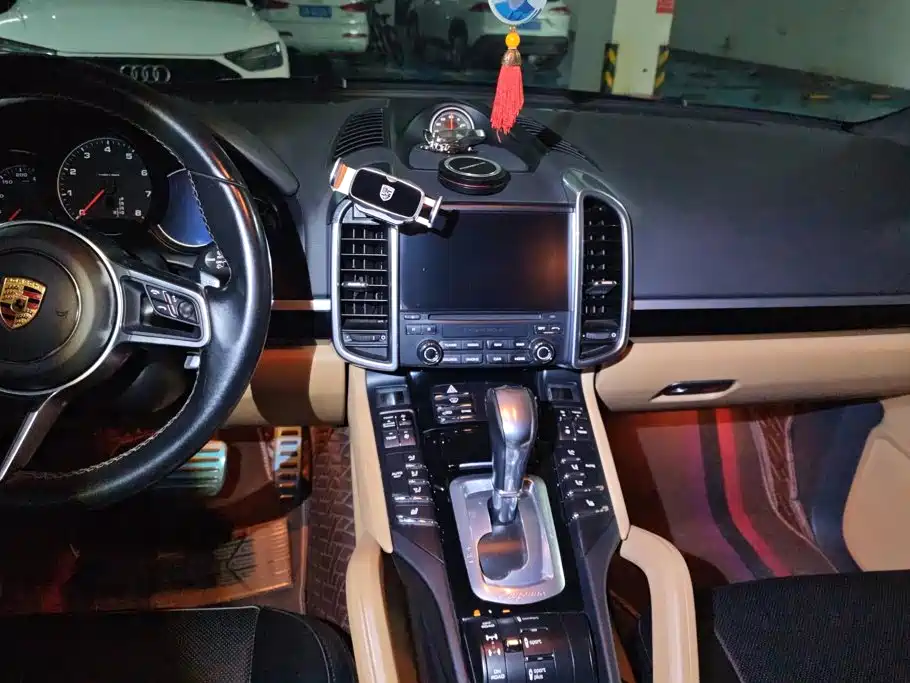 Porsche Cayenne — миниатюра 13