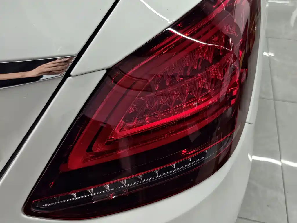Mercedes-Benz C-Class — миниатюра 16