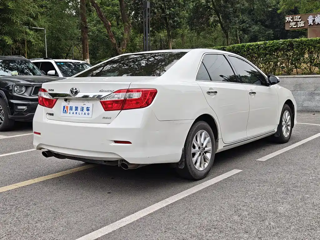 Toyota Camry — миниатюра 7