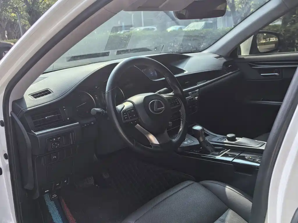 Lexus ES — миниатюра 9