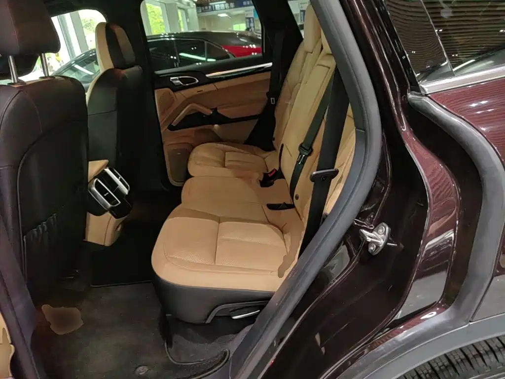 Porsche Cayenne — миниатюра 17