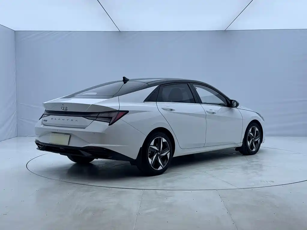 Hyundai Elantra — миниатюра 4