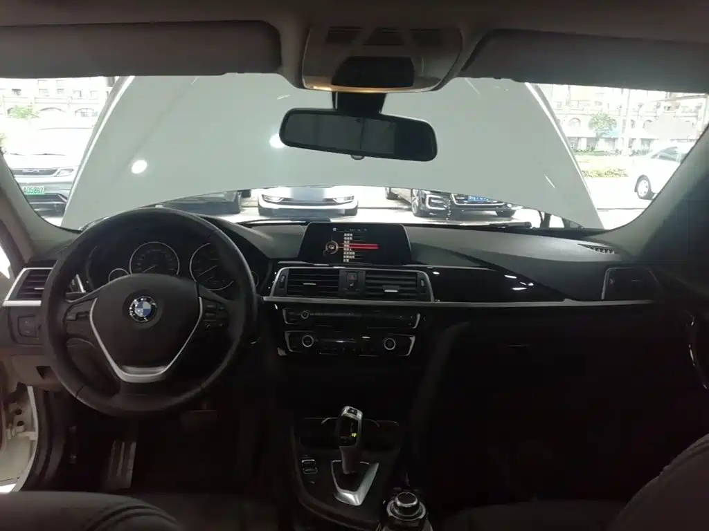 BMW 3 Series — миниатюра 10