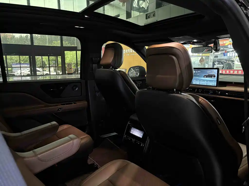 Lincoln Aviator — миниатюра 19