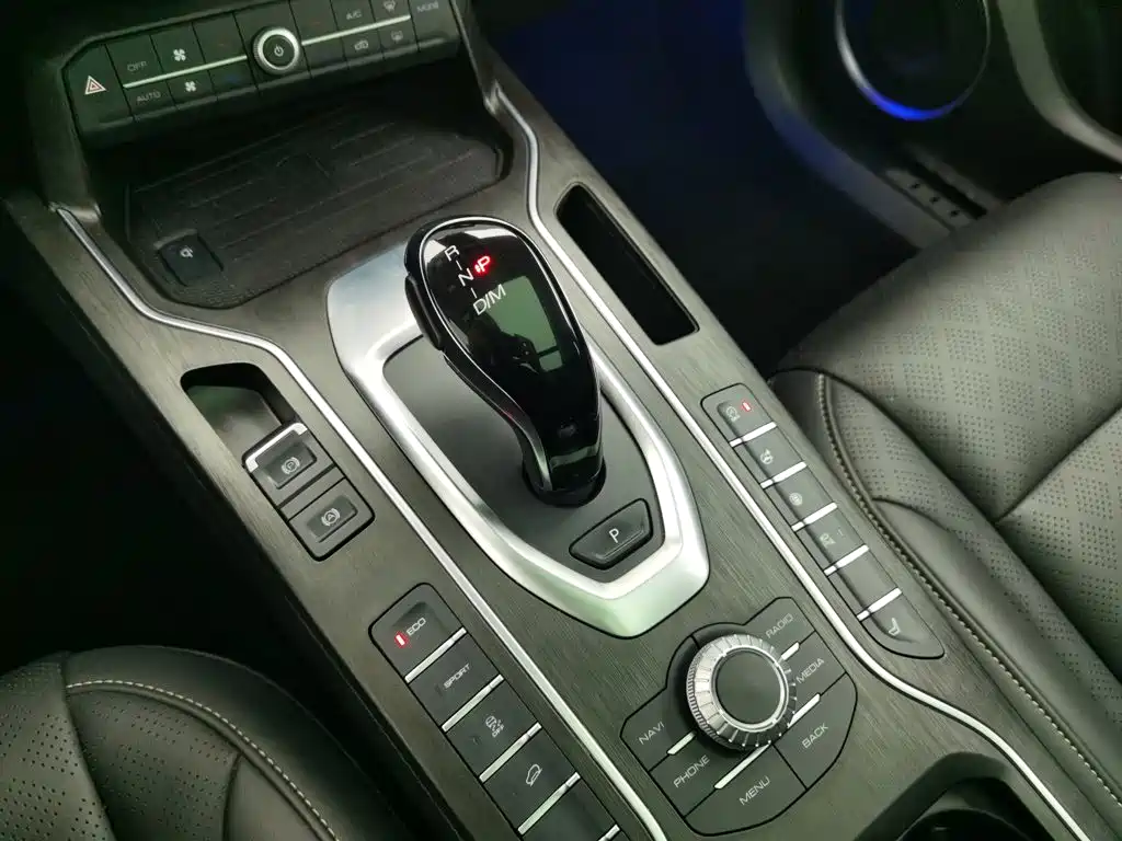 Wey Wey VV6 — миниатюра 13