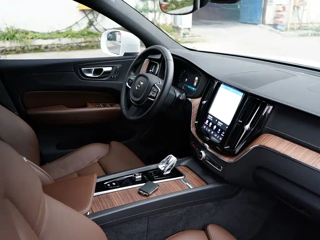 Volvo XC60 — миниатюра 11