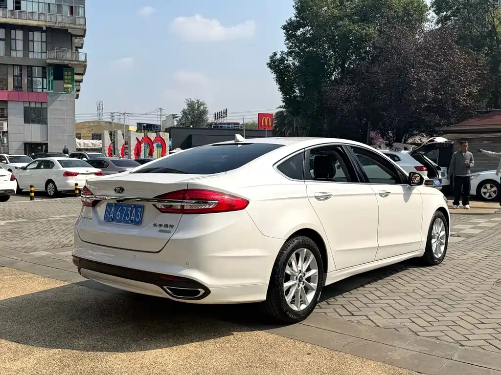 Ford Mondeo — миниатюра 8