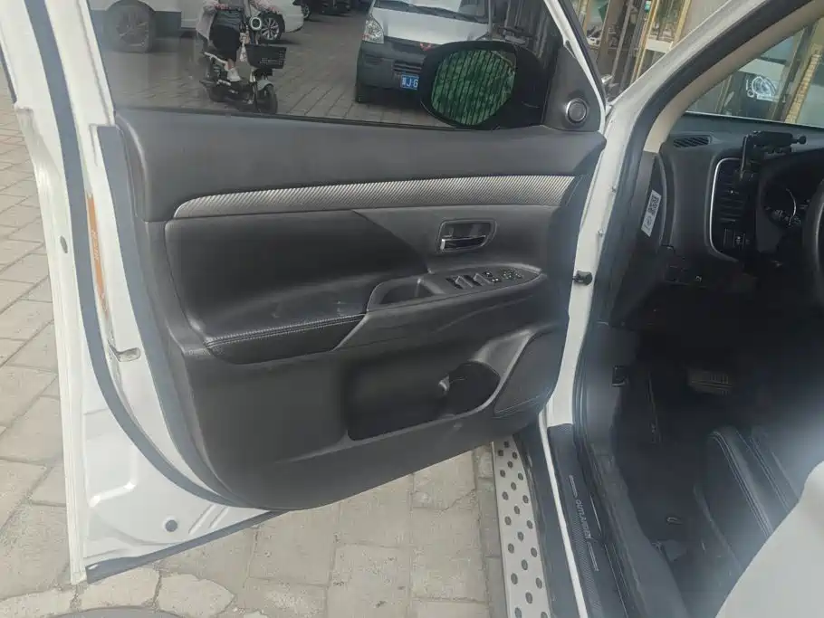 Mitsubishi Outlander (Import) — миниатюра 7