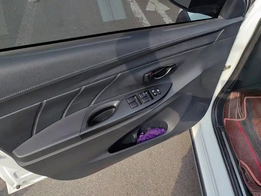 Toyota Yaris L — миниатюра 7