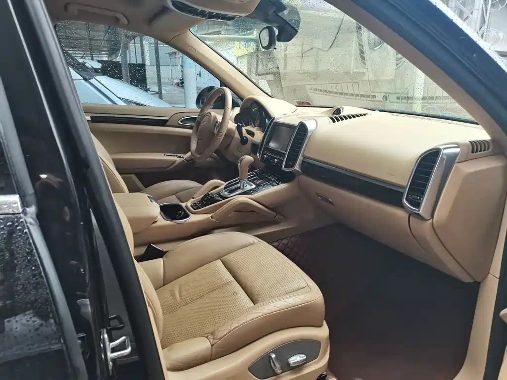 Porsche Cayenne — миниатюра 4
