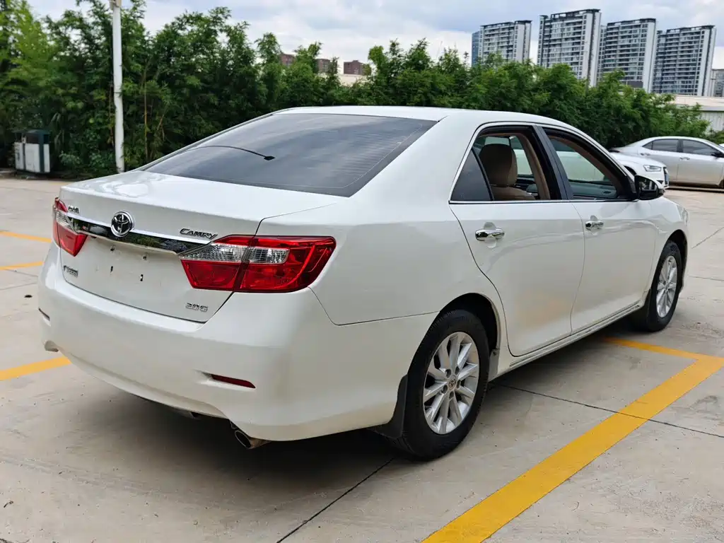 Toyota Camry — миниатюра 5