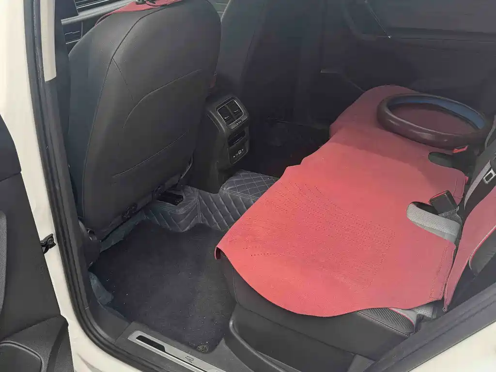 Volkswagen Tiguan L — миниатюра 2