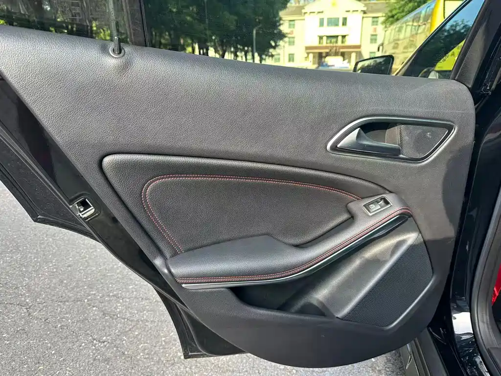 Mercedes-Benz GLA AMG — миниатюра 16