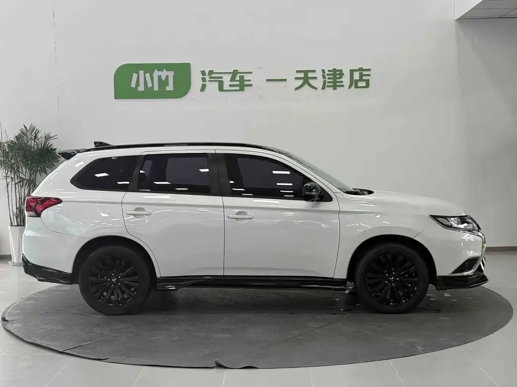 Mitsubishi Outlander 2021 2.0L 5 мест