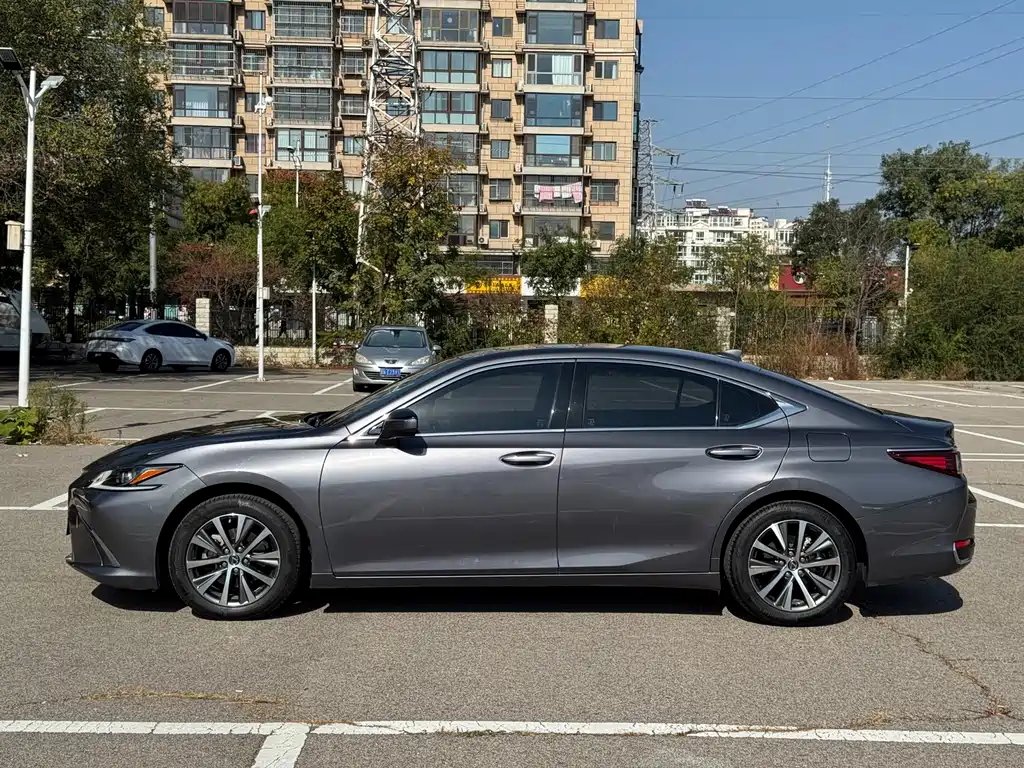 Lexus ES — миниатюра 9