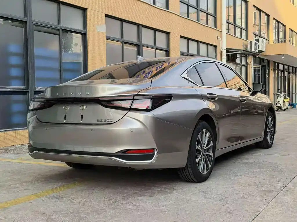 Lexus ES — миниатюра 9