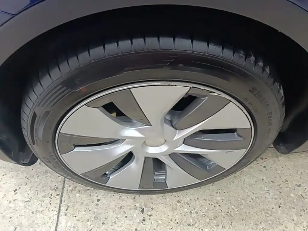 Tesla Model Y — миниатюра 23