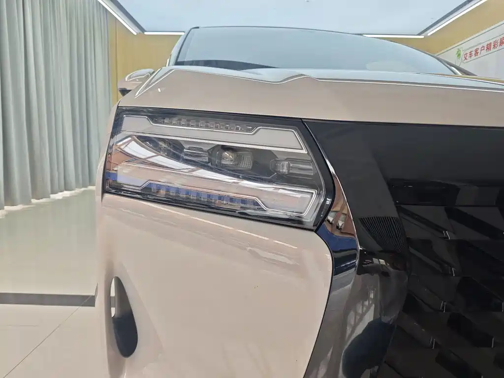 Wuling Xingguang 730 New Energy — миниатюра 22
