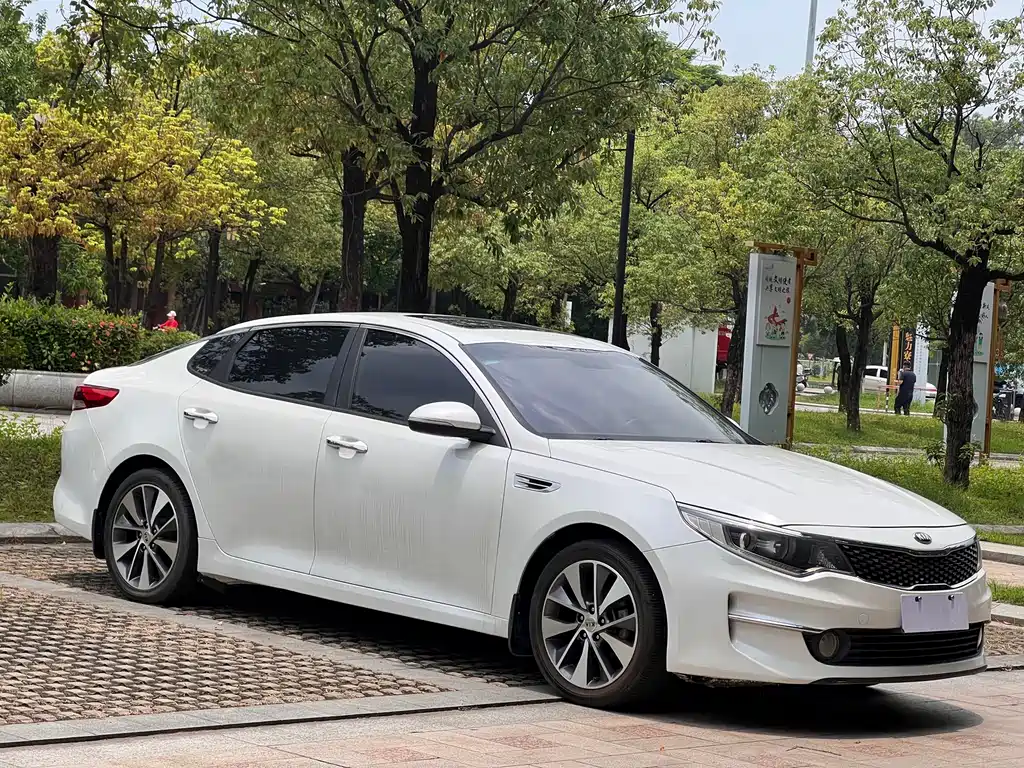 Kia K5 2016 2.0L AT LUX