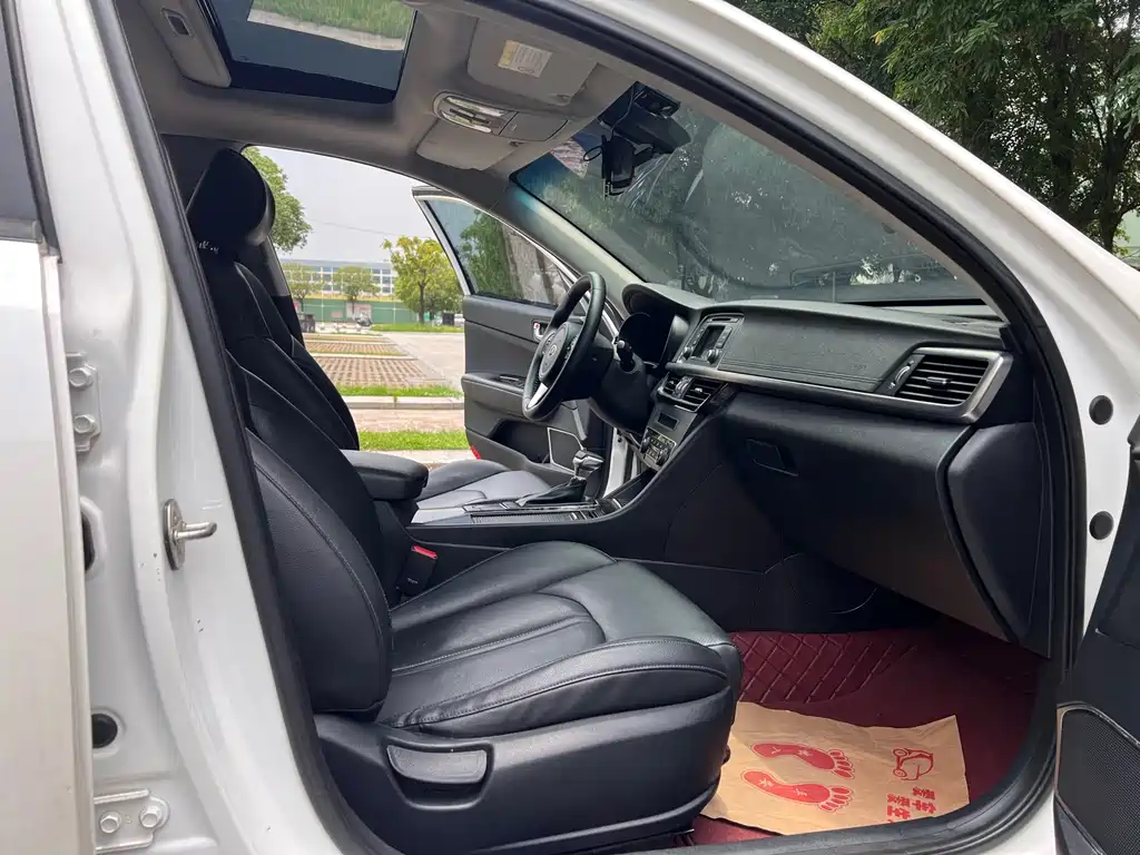 Kia K5 2016 2.0L AT LUX