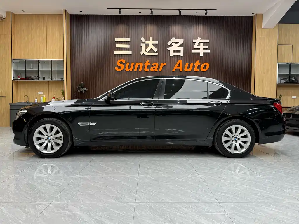 BMW 7 Series — миниатюра 10