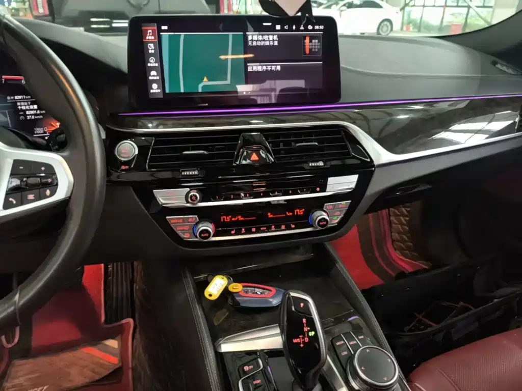 BMW 5 Series — миниатюра 13