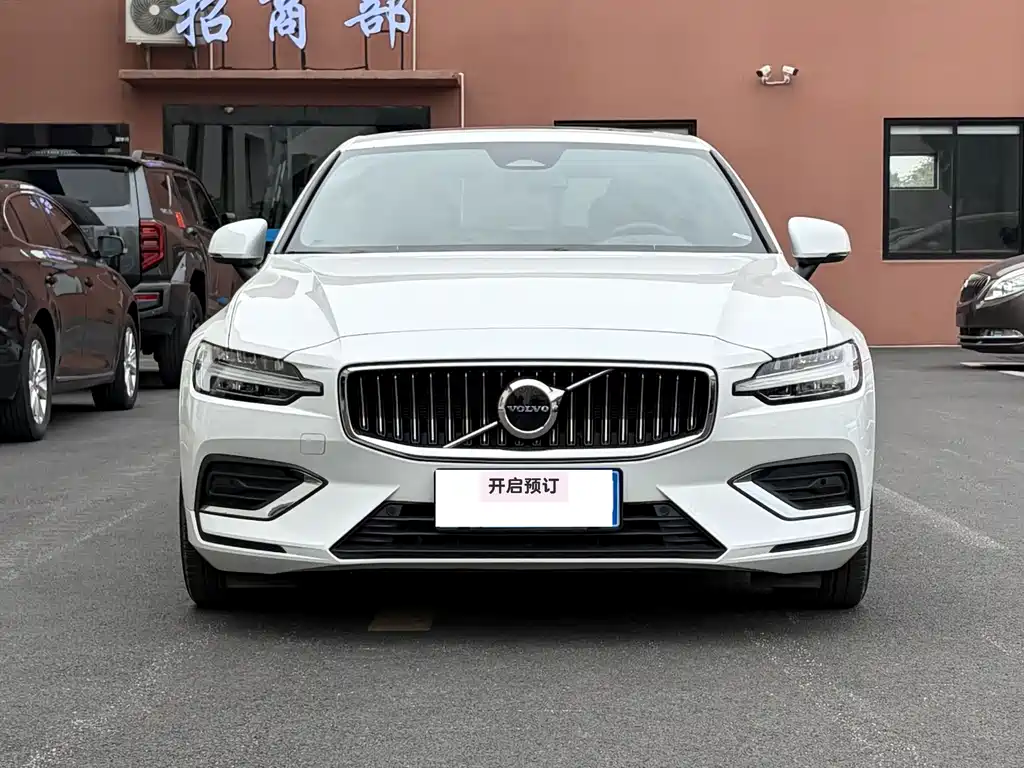 Volvo S60 2023 B4 Smart Leisure Luxury Edition