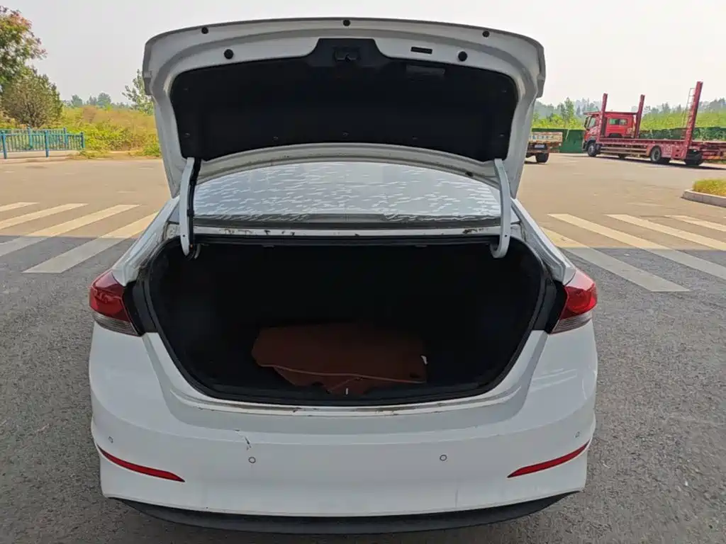 Hyundai Elantra — миниатюра 19