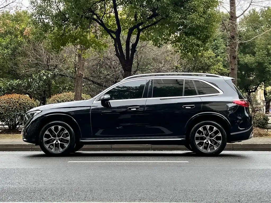 Mercedes-Benz GLC 2023 GLC 260 L 4MATIC 5 мест