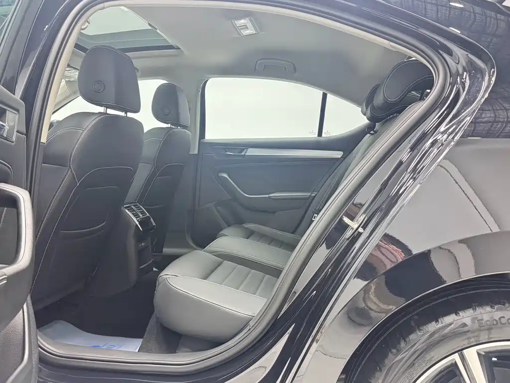 Skoda Superb — миниатюра 11