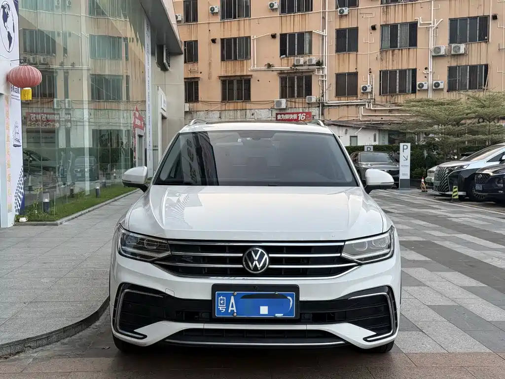 Volkswagen Tiguan L — миниатюра 2