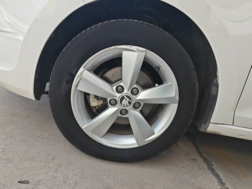 Skoda Rapid Spaceback — миниатюра 23