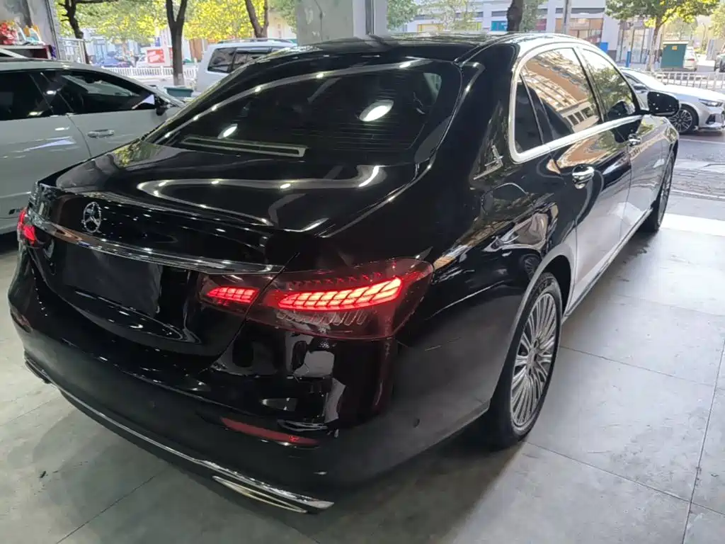 Mercedes-Benz E-Class — миниатюра 7