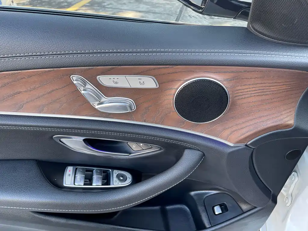Mercedes-Benz E-Class — миниатюра 21