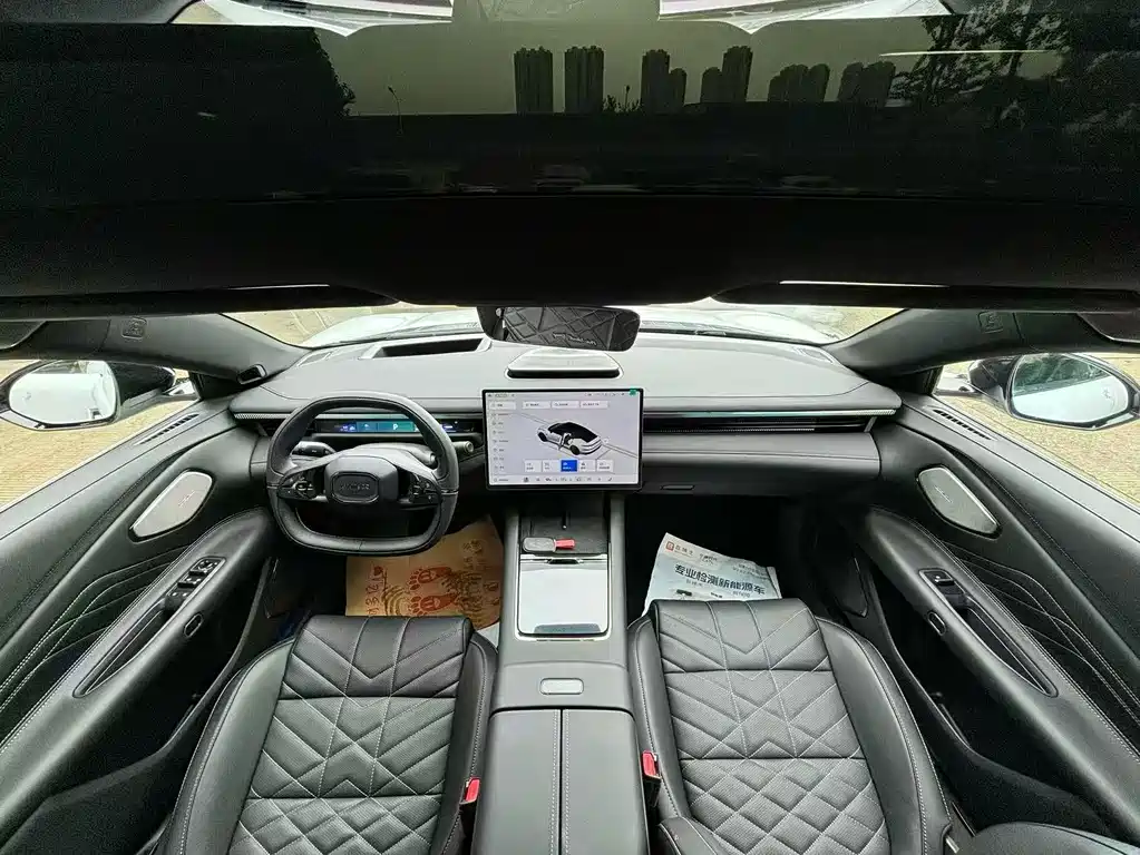 Lynk & Co 10 2025 120 Ultra