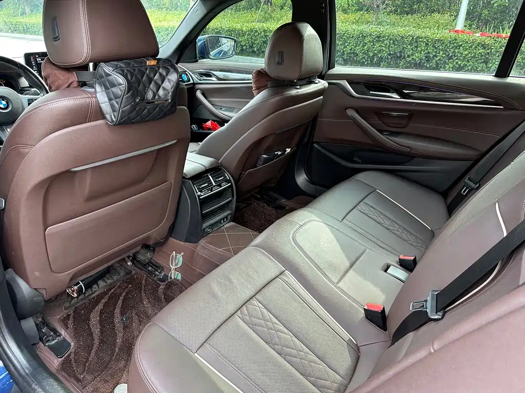 BMW 5 Series — миниатюра 10
