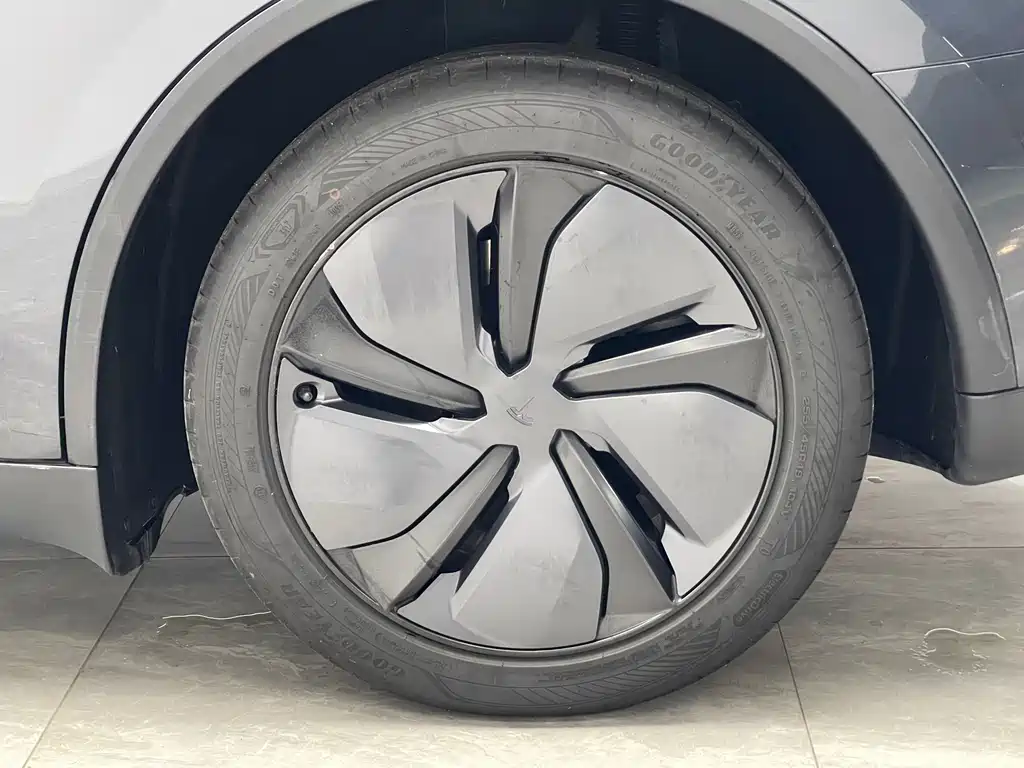 Tesla Model Y — миниатюра 19