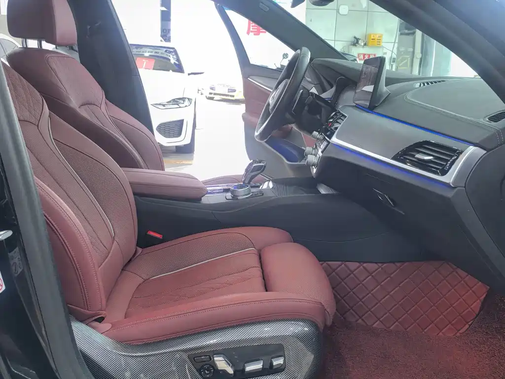 BMW 5 Series — миниатюра 13
