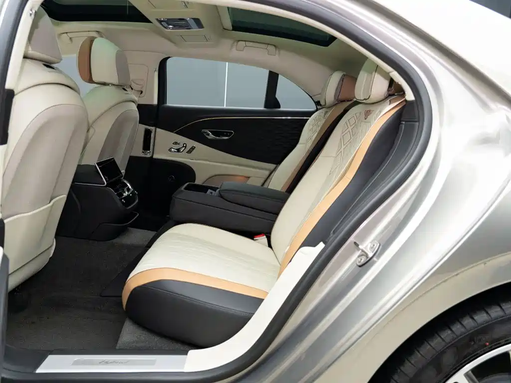 Bentley Flying Spur PHEV — миниатюра 12