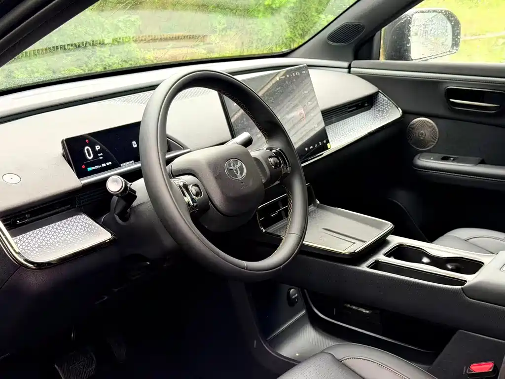 Toyota bZ3X — миниатюра 2